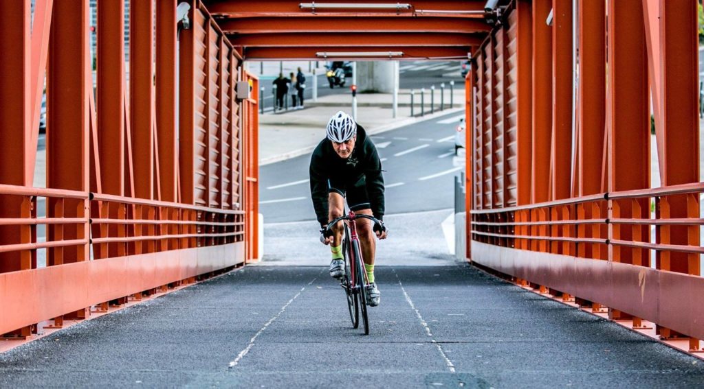 cycliste-velo-pont-rouge-photographe-professionnel