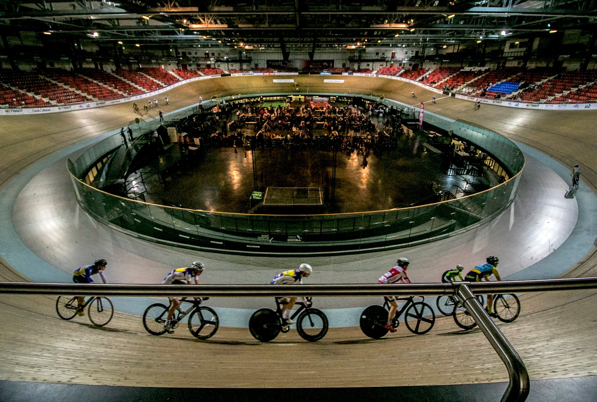 course cycliste piste-cycliste-competition-evenement-sportif