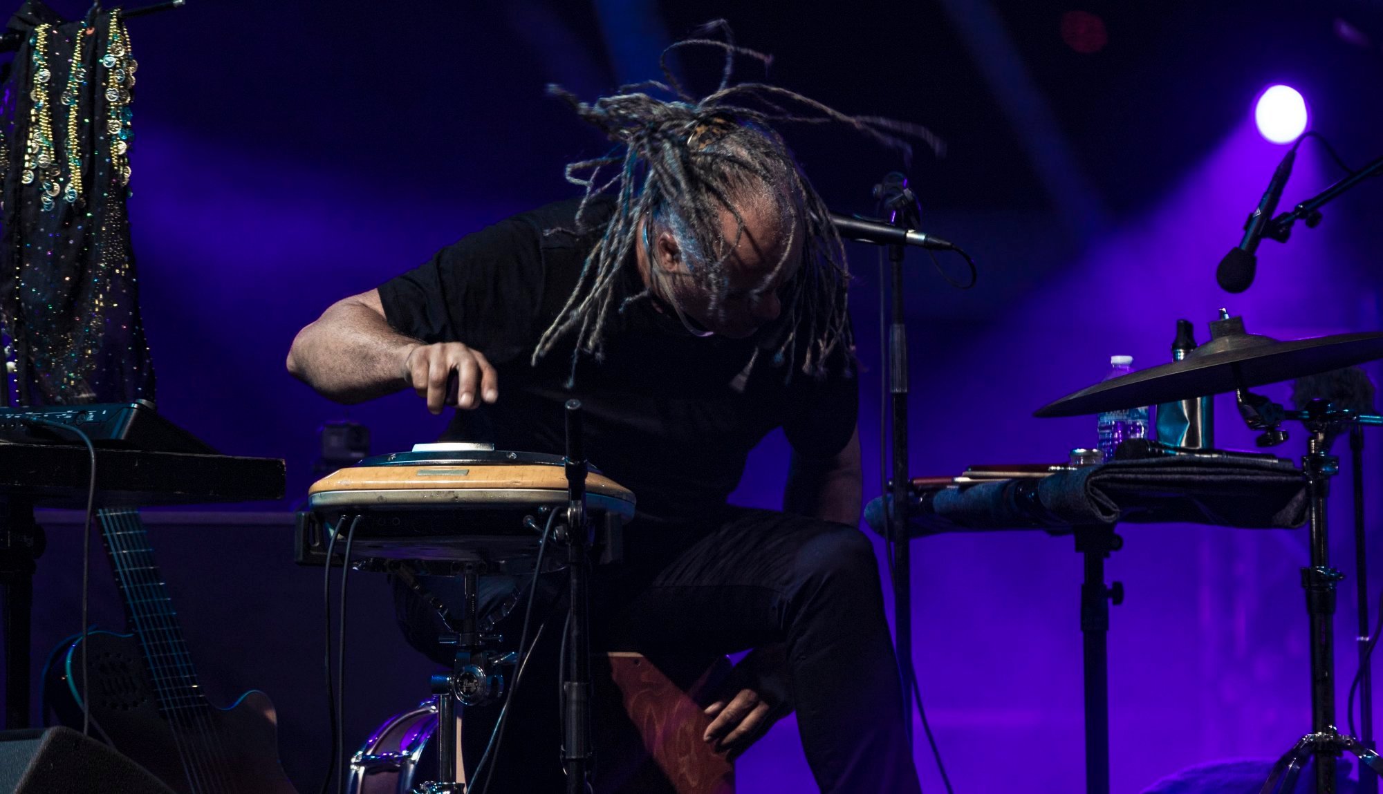 batteur en concert batteur-rasta-jazz-bleu-evenementiel.jpeg