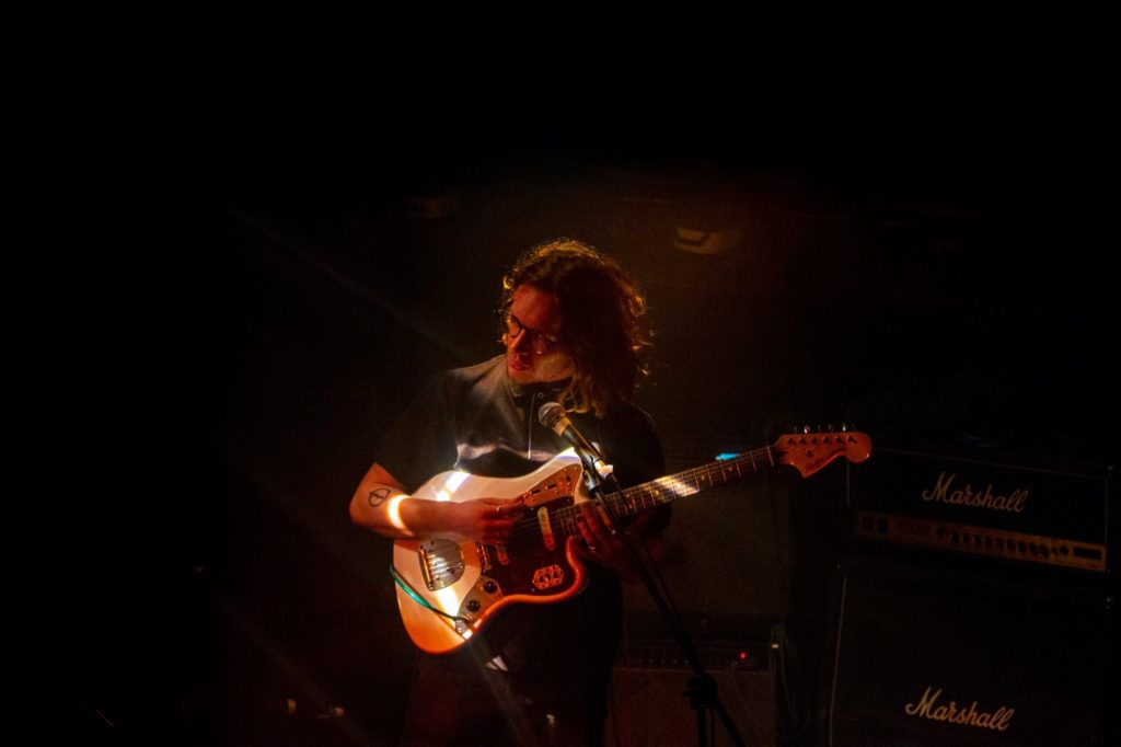 guitariste-ombre-nuit-concert-photographe-professionnel