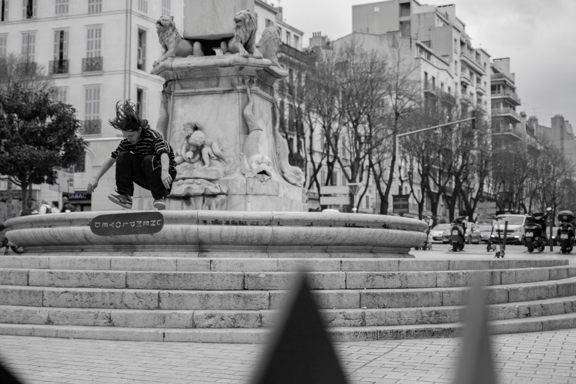 ben en flip front skate-marseille-noir-blanc-sport-extreme